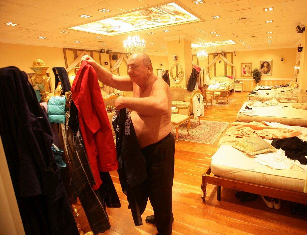 А КО ДА ПОТПИШЕ? Двери покренуле ПЕТИЦИЈУ за УКИДАЊЕ свих могућих Дискреција, Секреција, Станија, Онанија и младих МАЈМУНА! Реците НЕ деградацији и СУНОВРАТУ Србије, НЕ РИЈАЛИТИЈИМА!